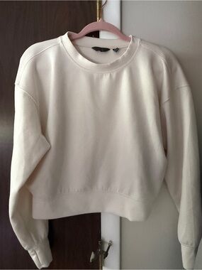 Danskin Cream Ribbed Crewneck Pullover